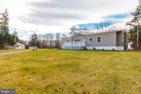 75 Lindas Ln, Kearneysville, WV 25430