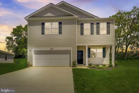 307 Gatehouse Pl, Charles Town, WV 25414