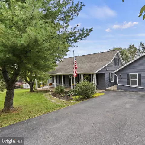 386 Palomino Pl, Charles Town, WV 25414
