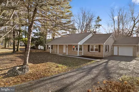 969 Tuscawilla Dr, Charles Town, WV 25414