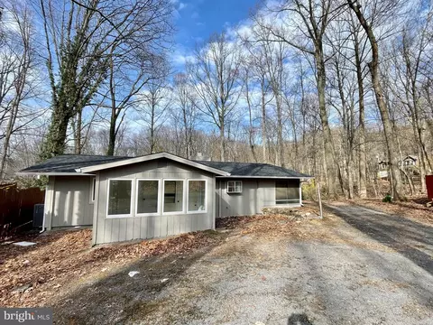 250 Sour Mash Rd, Harpers Ferry, WV 25425