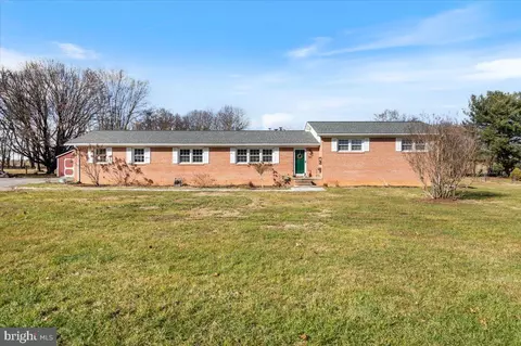 162 Buckingham Ln, Charles Town, WV 25414
