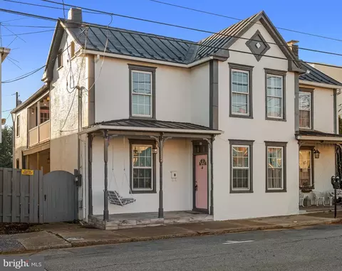 112 S Lawrence St, Charles Town, WV 25414