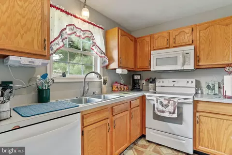 Kitchen - 27 Bugs Ct, Ranson, WV 25438 photo 2 of 3
