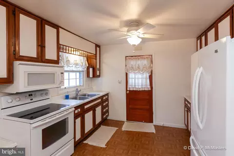 Kitchen - 29 Cider Ln, Ranson, WV 25438 photo 4 of 7