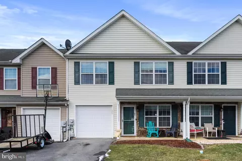 96 Fuzzy Tail Dr, Ranson, WV 25438