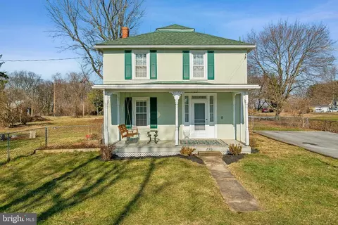 290 Virginia Ave, Summit Point, WV 25446