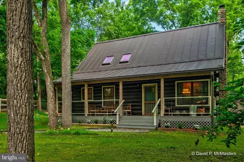 20 Riverside Dr, Harpers Ferry, WV 25425