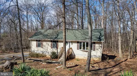 792 Shenandoah River Dr, Harpers Ferry, WV 25425