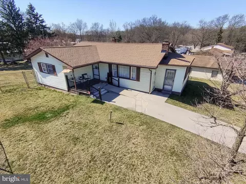 Exterior - 108 Ruby St, Shenandoah Junction, WV 25442 photo 6 of 16
