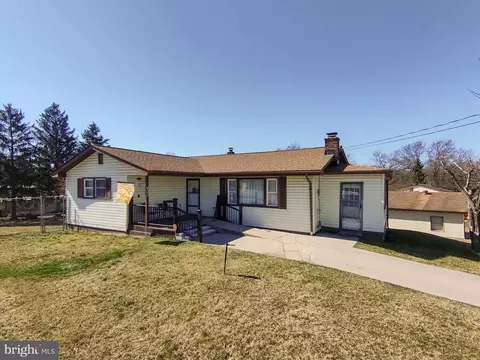 Exterior - 108 Ruby St, Shenandoah Junction, WV 25442 photo 14 of 16