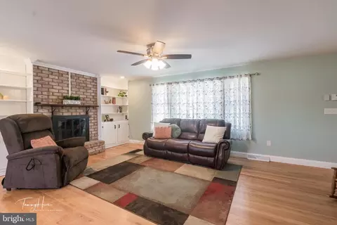 Living - 108 Ruby St, Shenandoah Junction, WV 25442 photo 3 of 6