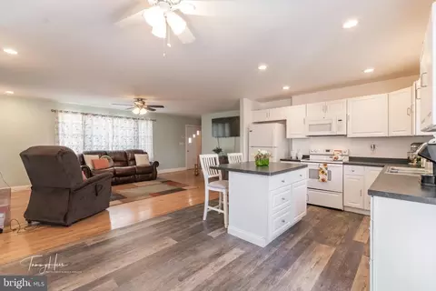 Kitchen - 108 Ruby St, Shenandoah Junction, WV 25442 photo 3 of 5