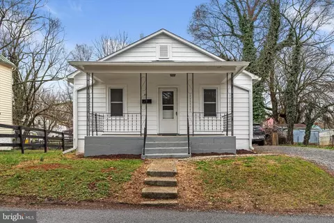315 W North St, Charles Town, WV 25414
