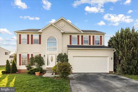 327 Pebble Beach Dr, Charles Town, WV 25414