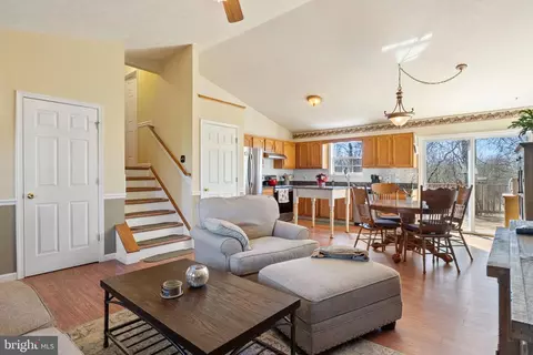 Living - 137 Briar Run Dr, Ranson, WV 25438 photo 2 of 7