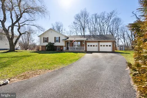 Exterior - 137 Briar Run Dr, Ranson, WV 25438 photo 4 of 13