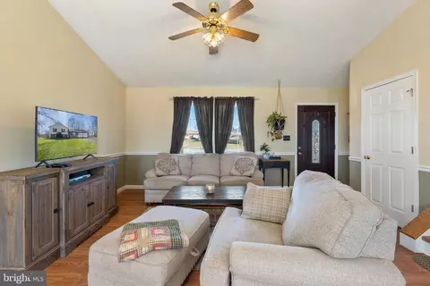 Living - 137 Briar Run Dr, Ranson, WV 25438 photo 3 of 7