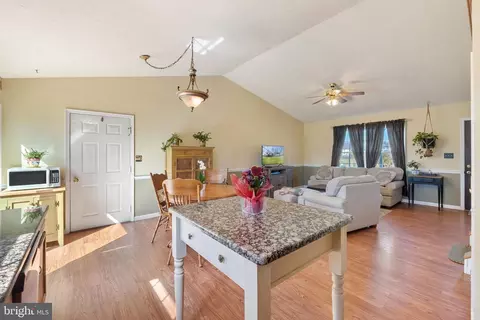 Kitchen - 137 Briar Run Dr, Ranson, WV 25438 photo 5 of 6