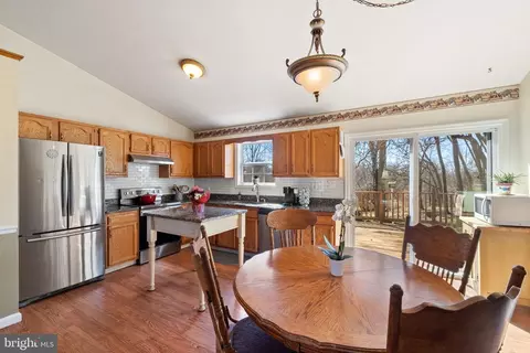 Kitchen - 137 Briar Run Dr, Ranson, WV 25438 photo 3 of 6