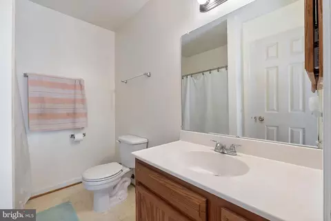 Bath - 137 Briar Run Dr, Ranson, WV 25438 photo 1 of 4