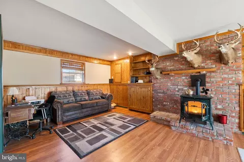 Living - 137 Briar Run Dr, Ranson, WV 25438 photo 6 of 7