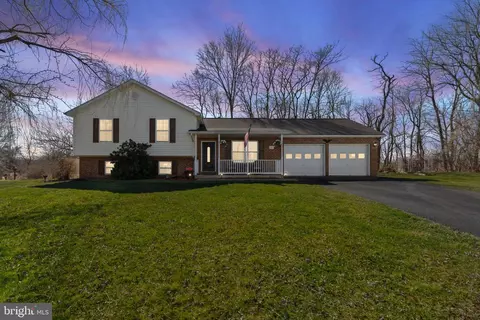 Exterior - 137 Briar Run Dr, Ranson, WV 25438 photo 2 of 13
