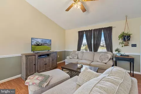 Living - 137 Briar Run Dr, Ranson, WV 25438 photo 4 of 7