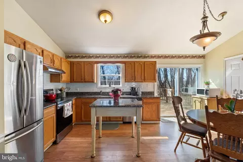 Kitchen - 137 Briar Run Dr, Ranson, WV 25438 photo 2 of 6