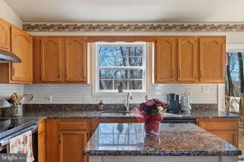 Kitchen - 137 Briar Run Dr, Ranson, WV 25438 photo 6 of 6