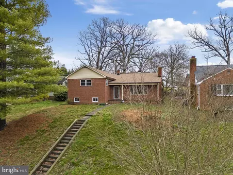 725 Morison St, Charles Town, WV 25414