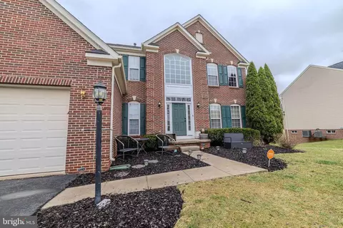422 Sawgrass Dr, Charles Town, WV 25414