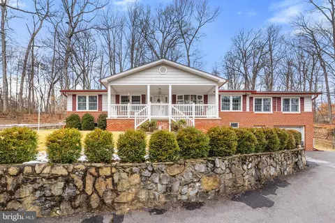 97 Shenanwood Dr, Harpers Ferry, WV 25425