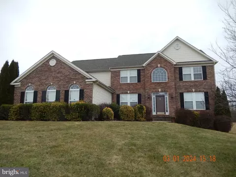150 Paso Corto Ln, Kearneysville, WV 25430