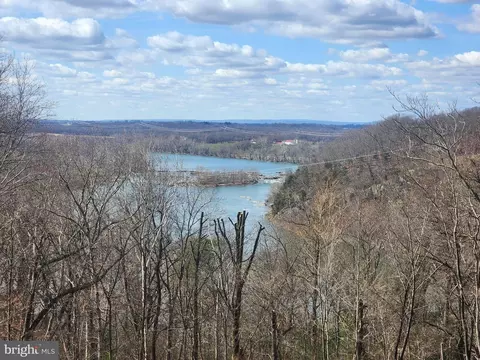 417 Hostler Rd, Harpers Ferry, WV 25425