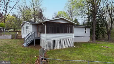 28 Heavenwood Ln, Harpers Ferry, WV 25425