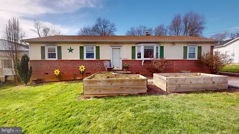 138 Cave Quarter Dr, Charles Town, WV 25414