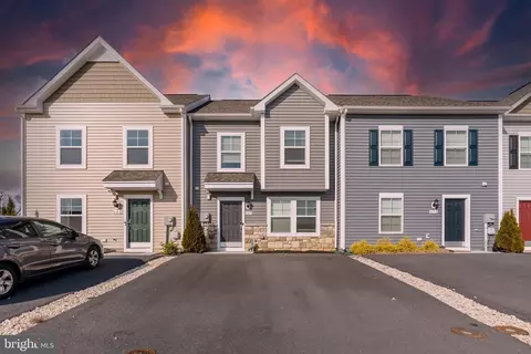 680 Thumper Dr, Ranson, WV 25438