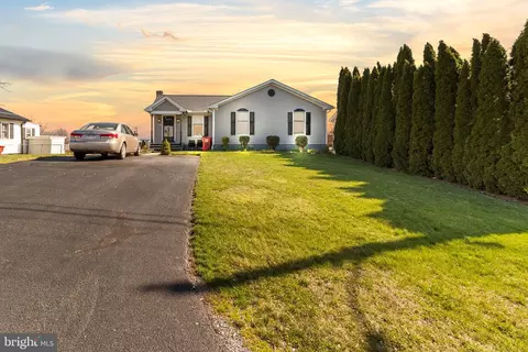 306 E 13th Ave, Ranson, WV 25438