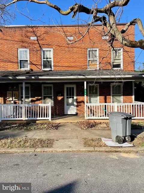 210 N West St, Charles Town, WV 25414