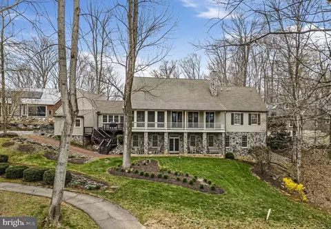 304 Reachcliff Dr, Shepherdstown, WV 25443