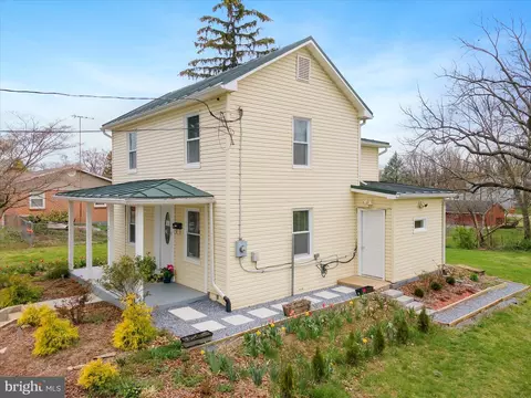 Exterior - 210 W 6th Ave, Ranson, WV 25438 photo 3 of 4
