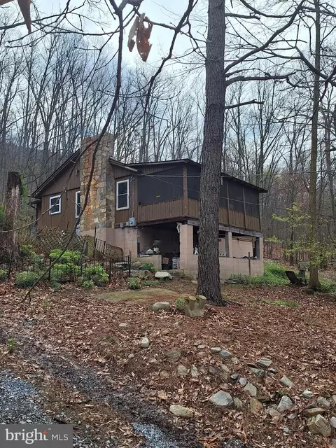 964 Valley View Rd, Harpers Ferry, WV 25425