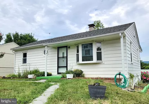 242 Polk St, Harpers Ferry, WV 25425