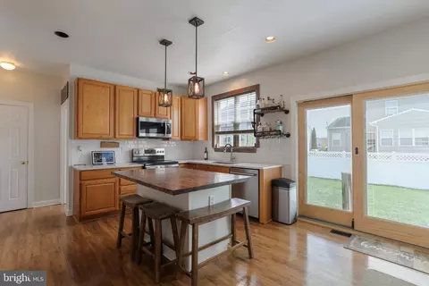 Kitchen - 76 Watercourse Dr, Ranson, WV 25438 photo 5 of 6