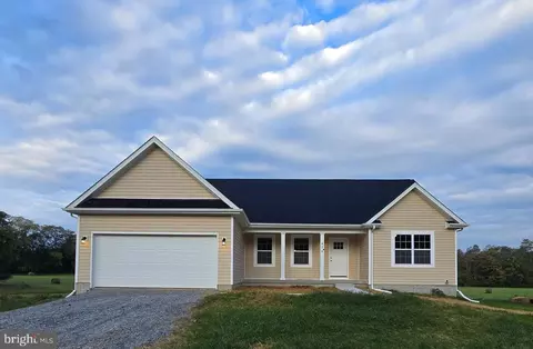 476 Fox Lair Ln, Summit Point, WV 25446