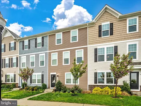 147 Presidents Pointe Ave, Ranson, WV 25438
