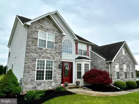 75 Brittany Ln, Summit Point, WV 25446