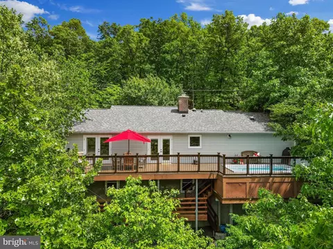 137 Moonridge Ln, Harpers Ferry, WV 25425
