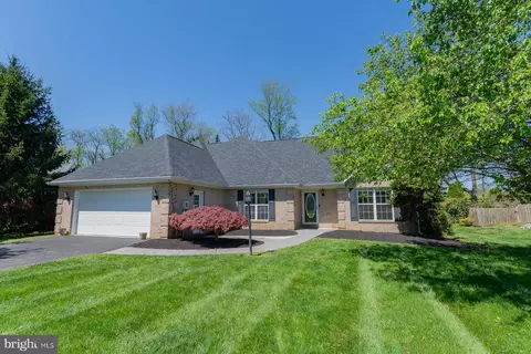 71 Sheriden Dr, Charles Town, WV 25414
